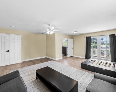 542 N Waverly Street - Photo Thumbnail 50