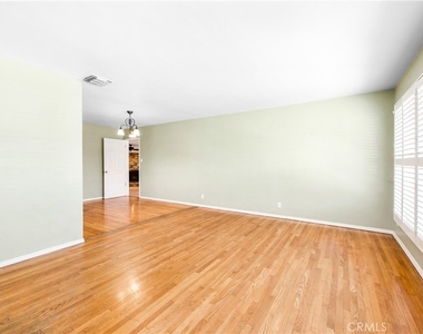 1231 E Mayfair Avenue - Photo Thumbnail 3