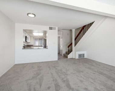 6805 Briarwood Drive - Photo Thumbnail 5