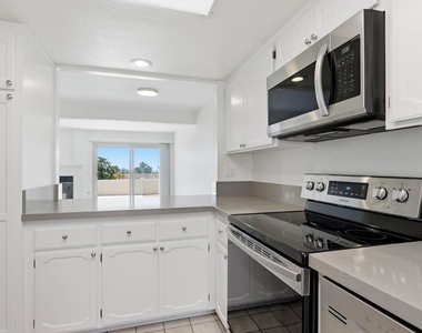 6805 Briarwood Drive - Photo Thumbnail 11