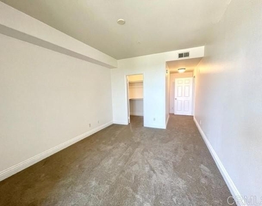 12372 Carmel Country Road - Photo Thumbnail 15