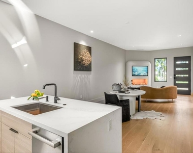 585 Riverside Drive - Photo Thumbnail 4