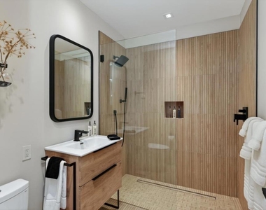 585 Riverside Drive - Photo Thumbnail 8