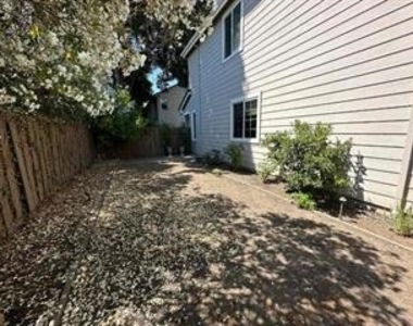 106 Oak Haven Pl - Photo Thumbnail 17