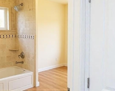 1609 Bonita Avenue - Photo Thumbnail 5