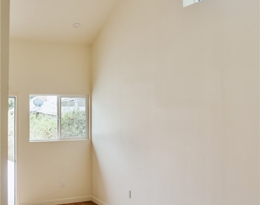 3743 Locke Avenue - Photo Thumbnail 3