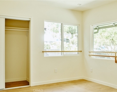 3743 Locke Avenue - Photo Thumbnail 7