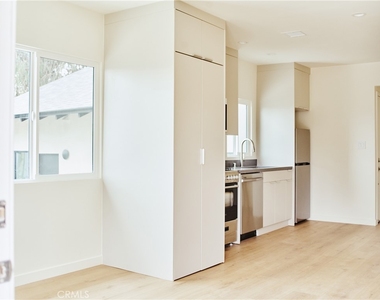 3741 Locke Avenue - Photo Thumbnail 3