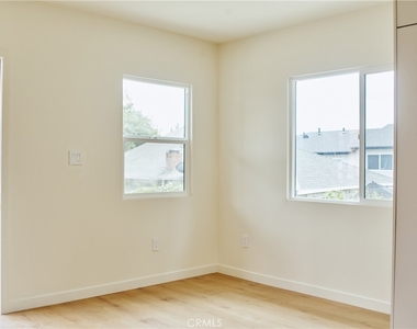 3741 Locke Avenue - Photo Thumbnail 9