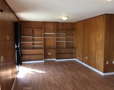2435 Lakeshore - Photo Thumbnail 3