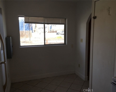 2435 Lakeshore - Photo Thumbnail 5