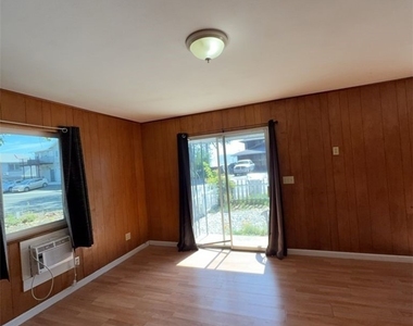 2435 Lakeshore - Photo Thumbnail 2