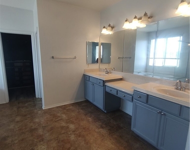 26205 Emily Place - Photo Thumbnail 7