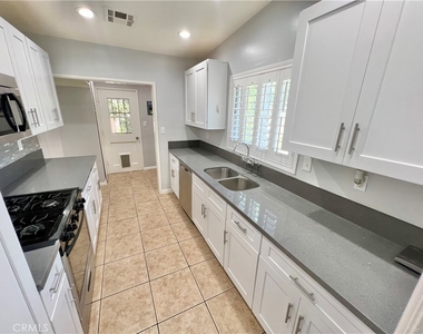 3085 Kathleen Street - Photo Thumbnail 4