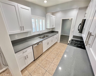 3085 Kathleen Street - Photo Thumbnail 5