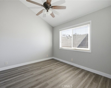 220 W 3rd - Photo Thumbnail 6