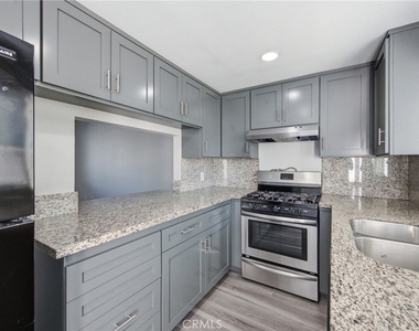 220 W 3rd - Photo Thumbnail 18