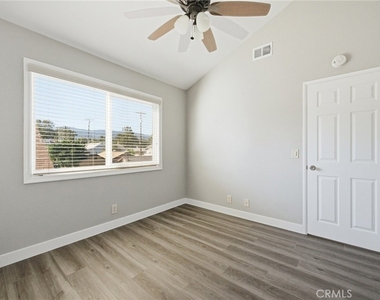 220 W 3rd - Photo Thumbnail 7