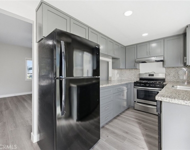 220 W 3rd - Photo Thumbnail 17