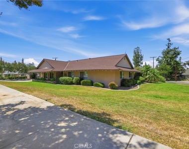 151 E Hilton Ave - Photo Thumbnail 4
