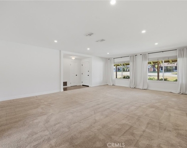 151 E Hilton Ave - Photo Thumbnail 12