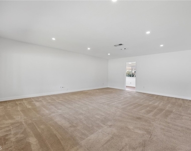 151 E Hilton Ave - Photo Thumbnail 14