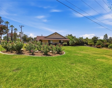 151 E Hilton Ave - Photo Thumbnail 5