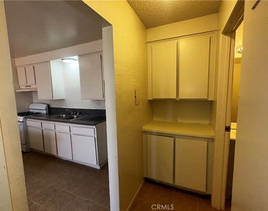 11661 11665 White Avenue - Photo Thumbnail 5