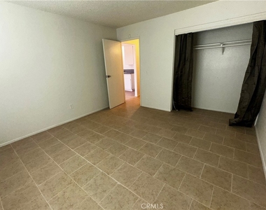 11661 11665 White Avenue - Photo Thumbnail 4