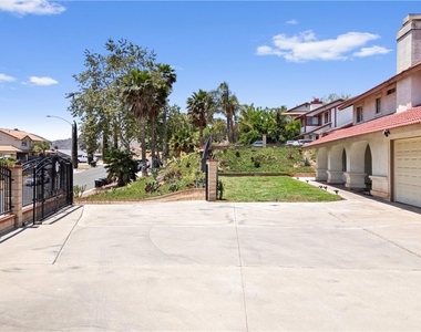 10703 Valley Drive - Photo Thumbnail 2