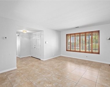 10703 Valley Drive - Photo Thumbnail 4