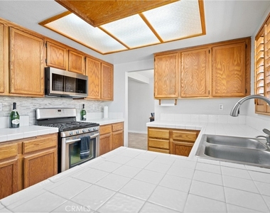 10703 Valley Drive - Photo Thumbnail 12