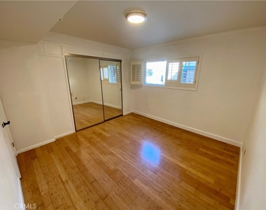 310 N Jackson Street - Photo Thumbnail 15