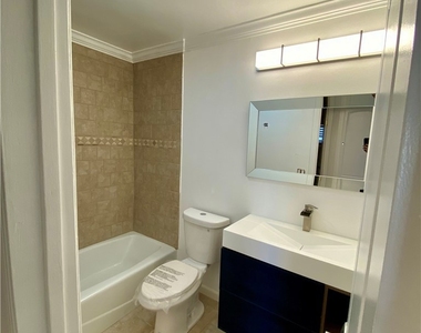 310 N Jackson Street - Photo Thumbnail 14