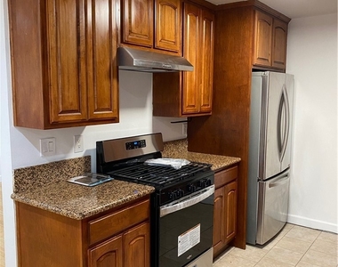 310 N Jackson Street - Photo Thumbnail 7