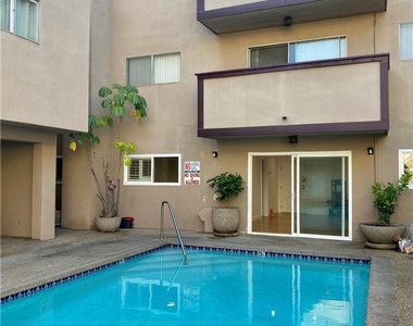 310 N Jackson Street - Photo Thumbnail 18