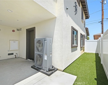 16385 Valencia Avenue - Photo Thumbnail 10