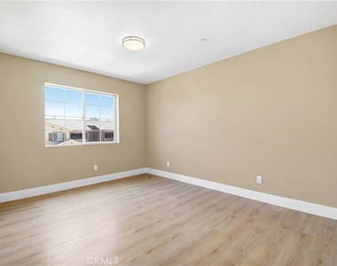 16385 Valencia Avenue - Photo Thumbnail 3