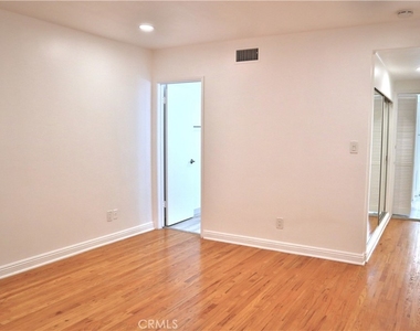 809 Fairview Avenue - Photo Thumbnail 6