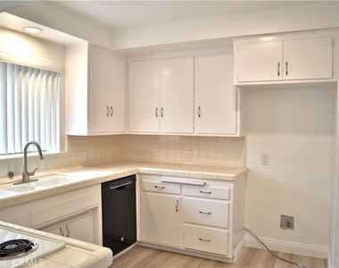 809 Fairview Avenue - Photo Thumbnail 3