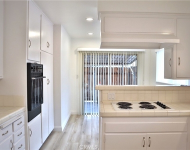 809 Fairview Avenue - Photo Thumbnail 4