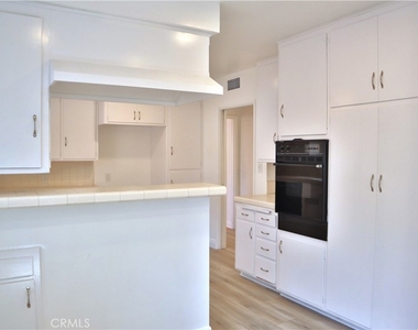 809 Fairview Avenue - Photo Thumbnail 5