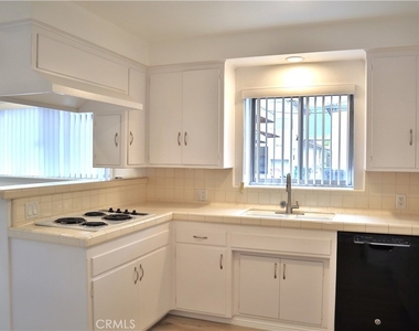 809 Fairview Avenue - Photo Thumbnail 2