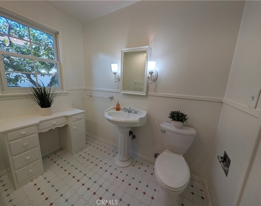 582 N Sunnyslope - Photo Thumbnail 35