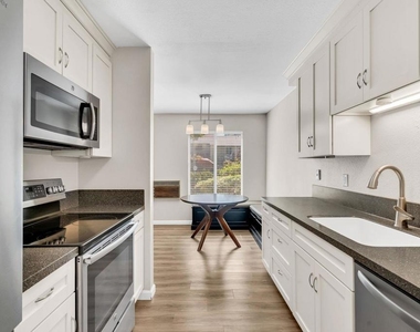 2562 Walnut Blvd. - Photo Thumbnail 7
