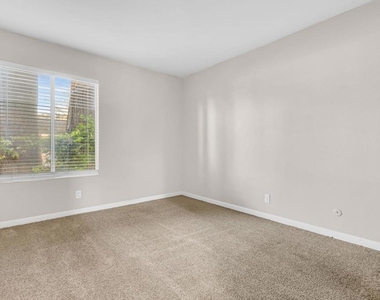 2562 Walnut Blvd. - Photo Thumbnail 22