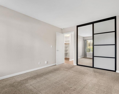 2562 Walnut Blvd. - Photo Thumbnail 18
