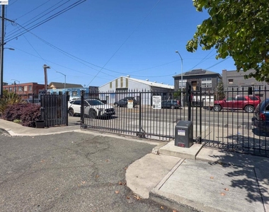 2716 Adeline St - Photo Thumbnail 22