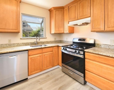 2716 Adeline St - Photo Thumbnail 4