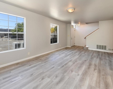 2716 Adeline St - Photo Thumbnail 9